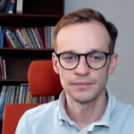 Polska młodzież nie wierzy politykom i instytucjom. Nowa edukacja obywatelska ma zwiększyć ich zaufanie i poczucie sprawczości