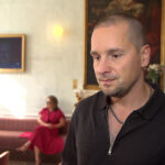 Krzysztof Zalewski: Andrzej Smolik ma genialne poczucie humoru. Na próbach raczy nas anegdotami i zawsze po prostu płaczę ze śmiechu